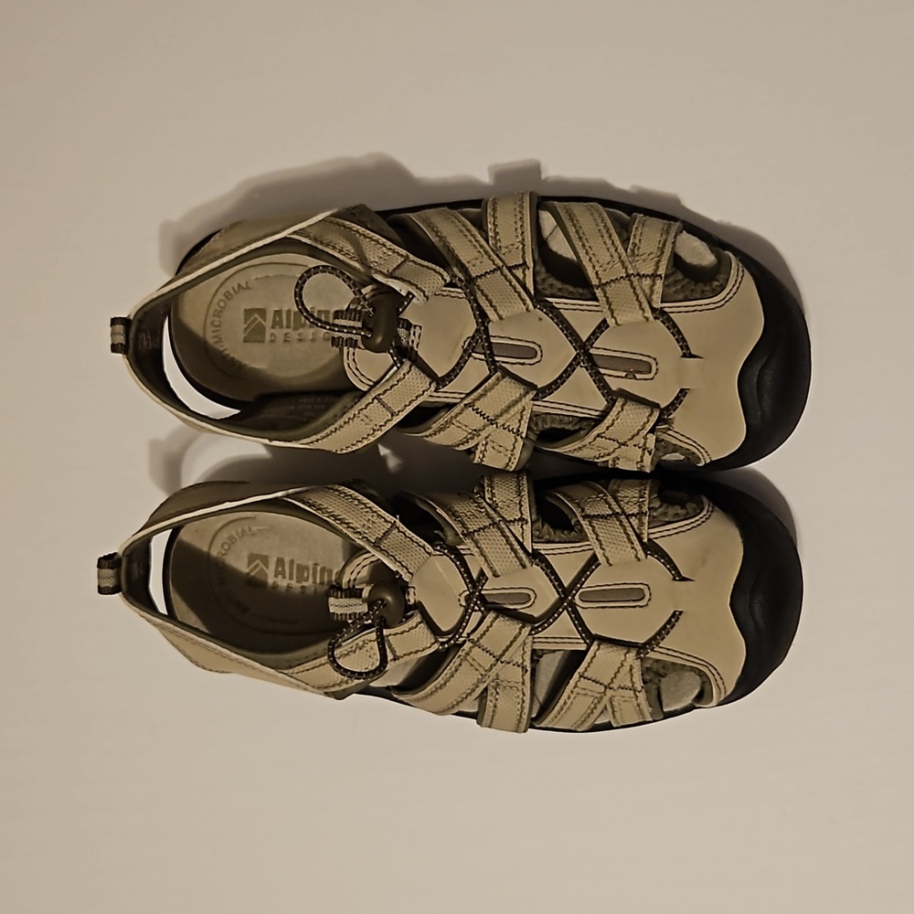 Alpine Design Ghille Hiking Walking Sandals Size 6 Shoes